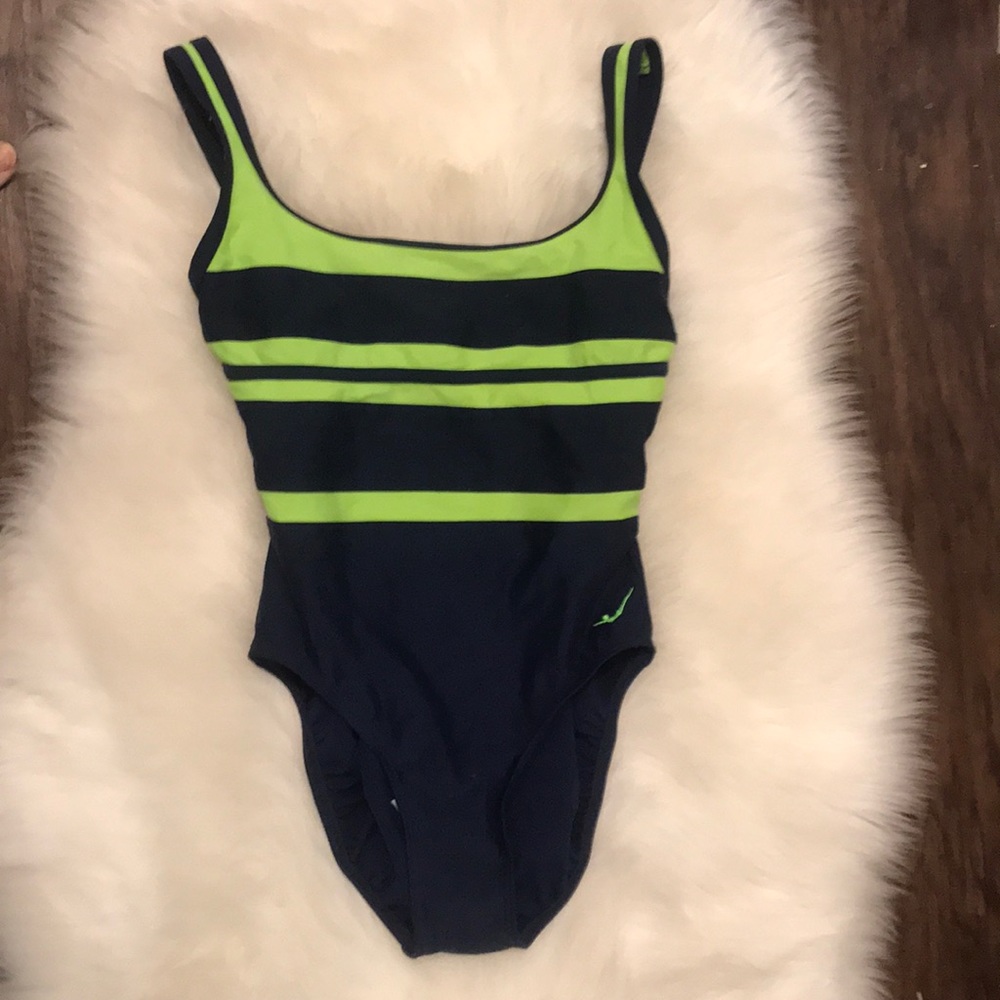 Jantzen’s One Piece Underwire Swimsuit